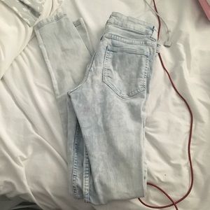 H&M light acid wash skinny jeans